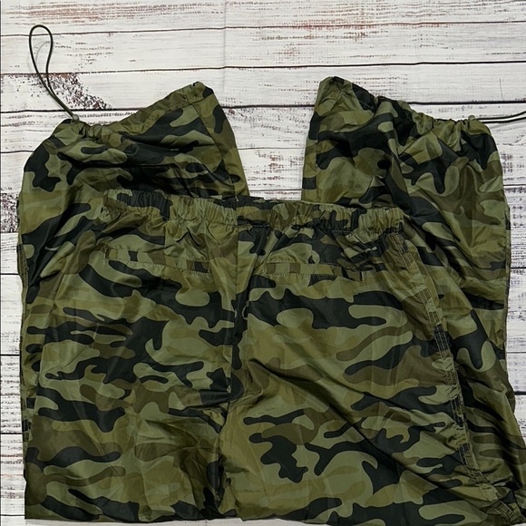 Fashion Nova Keep On Rising Camo‎ Parachute Pant Sz. L - Picture 10 of 11